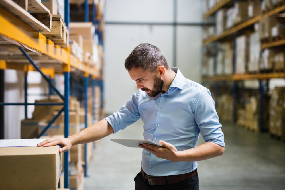 Man,Warehouse,Worker,With,A,Tablet.